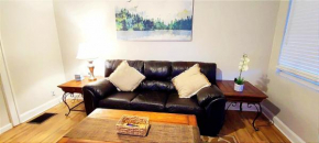 Entire Home/Firm Queen Bed/3 Miles to Downtown Indy